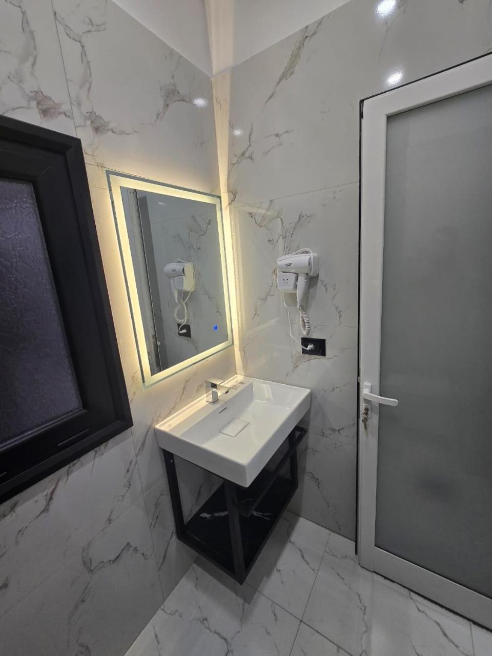 Elite Inn วญอเรอ ภายนอก รูปภาพ